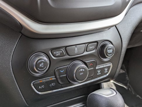 Used 2017 Jeep Cherokee Sport w/ Safety Group image 27