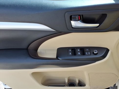 Used 2017 Toyota Highlander XLE image 13
