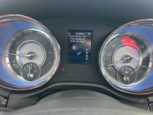 Used 2013 Chrysler 300 C image 28