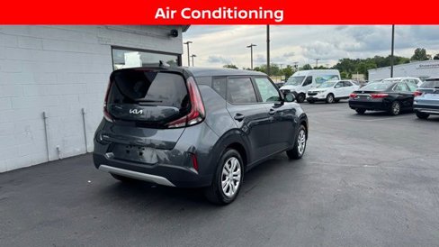 Used 2023 Kia Soul LX image 2