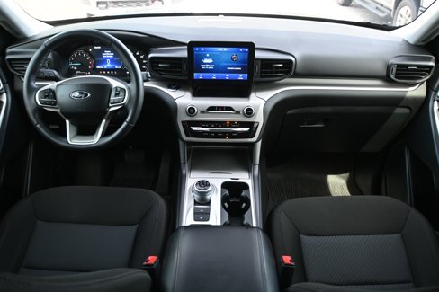 Used 2023 Ford Explorer XLT image 3