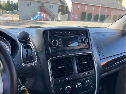 Used 2016 Dodge Grand Caravan American Value Package w/ UConnect Hands-Free Group image 7