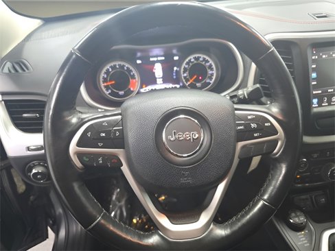 Used 2015 Jeep Cherokee Trailhawk w/ Cold Weather Group image 16