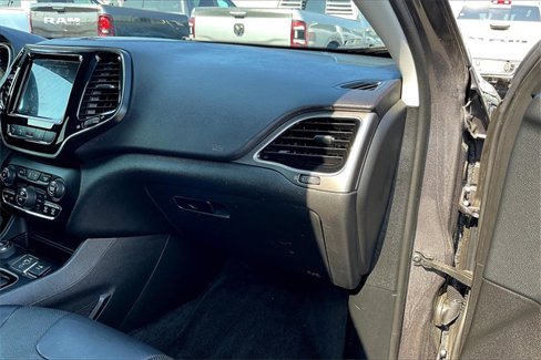 Used 2019 Jeep Cherokee Limited w/ Luxury Group image 17