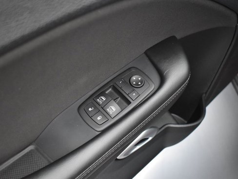 Used 2023 Dodge Challenger SXT image 9