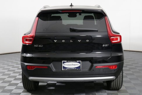 Used 2025 Volvo XC40 B5 Core w/ Protection Package Premier image 9