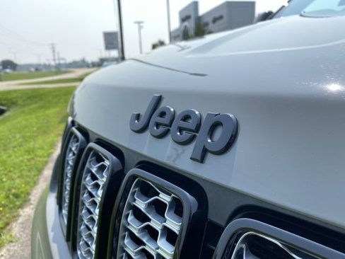 Used 2021 Jeep Grand Cherokee Laredo X image 39