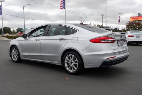 Used 2019 Ford Fusion Energi Titanium image 2