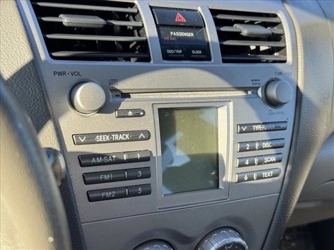 Used 2010 Toyota Yaris Sedan image 9