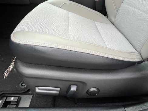 Used 2016 Toyota Camry SE image 8