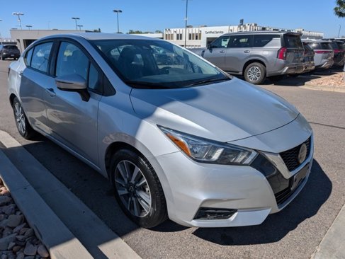 Used 2021 Nissan Versa SV image 3