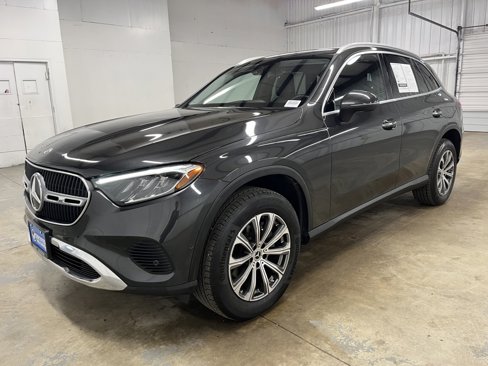 Used 2024 Mercedes-Benz GLC 300 image 3
