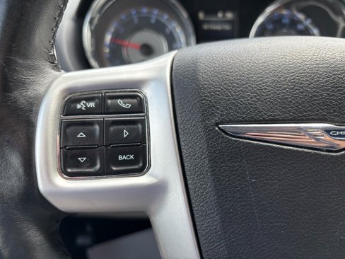 Used 2016 Chrysler Town & Country Touring image 30