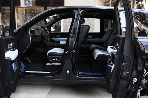 New 2025 Rolls-Royce Cullinan Black Badge image 8