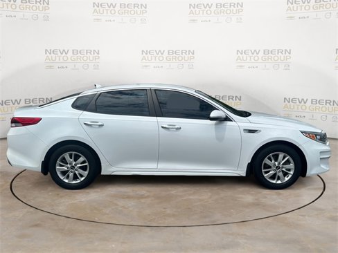 Used 2017 Kia Optima LX image 6
