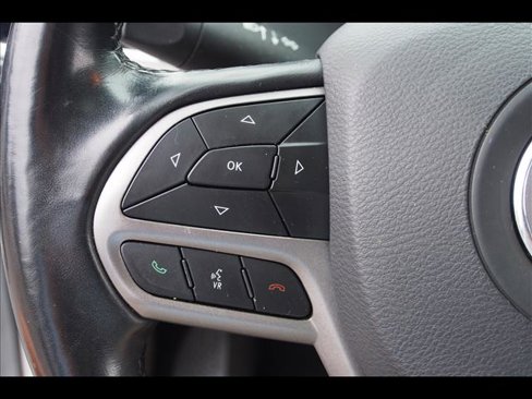 Used 2020 Jeep Cherokee Limited image 25