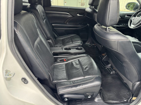 Used 2018 Toyota Highlander AWD V6 image 16
