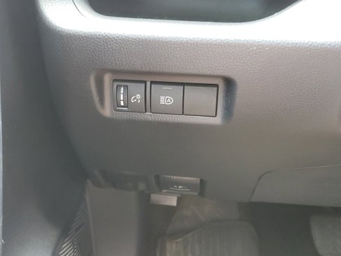 Used 2019 Toyota RAV4 LE image 9