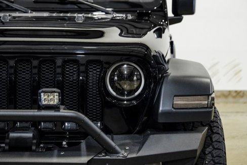 Used 2023 Jeep Wrangler Sport image 3