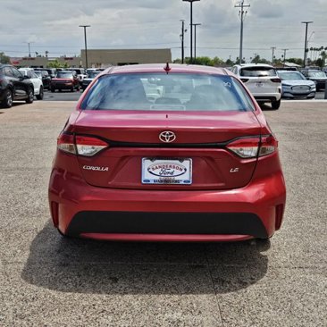 Used 2021 Toyota Corolla LE image 4