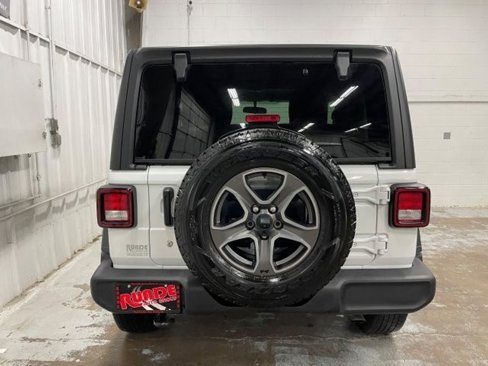 Used 2019 Jeep Wrangler Sport image 8