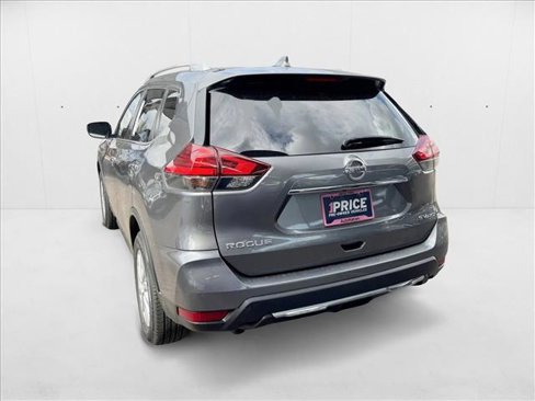 Used 2017 Nissan Rogue SV image 5