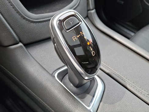 Used 2018 Cadillac XT5 Luxury w/ Driver Awareness Package image 17