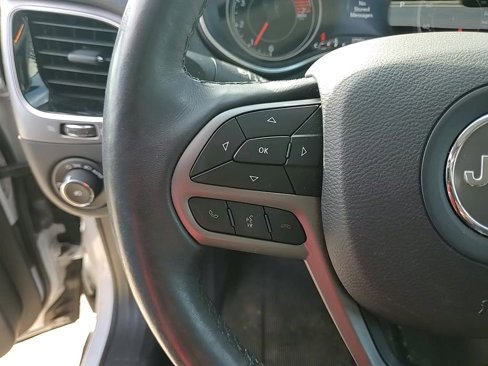 Used 2019 Jeep Cherokee Limited image 16