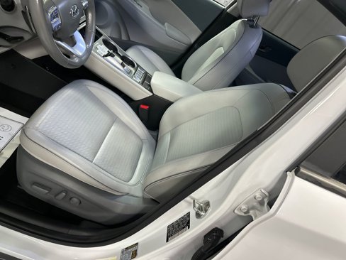 Used 2019 Hyundai Kona Limited image 10