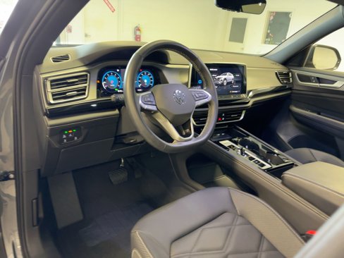 Used 2025 Volkswagen Atlas Cross Sport SE image 4