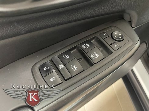 Used 2022 Jeep Cherokee Trailhawk image 19