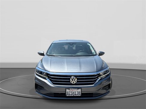 Certified 2022 Volkswagen Passat 2.0T SE image 2