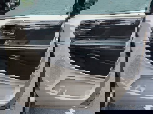 Used 2014 Chrysler Town & Country Touring image 20