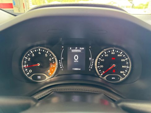 Used 2017 Jeep Renegade Latitude w/ Popular Equipment Group image 36
