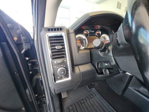 Used 2018 RAM 1500 Laramie w/ Convenience Group image 39