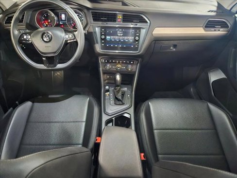 Used 2020 Volkswagen Tiguan SE w/ Panoramic Sunroof Package image 17