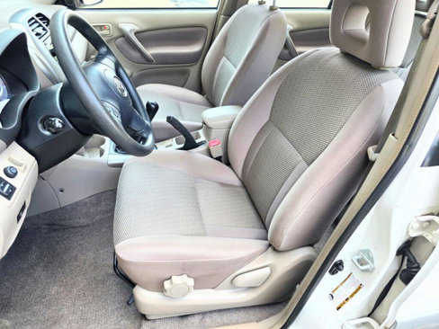 Used 2004 Toyota RAV4 2WD image 10