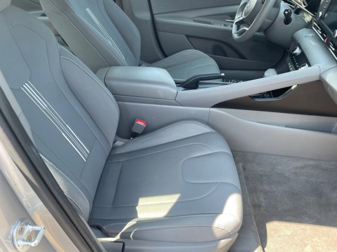 Used 2023 Hyundai Elantra SEL image 33