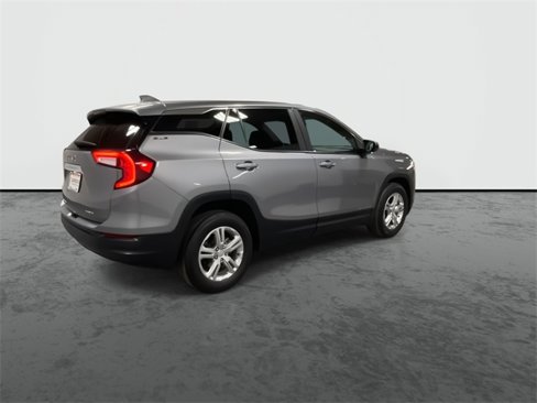 Used 2024 GMC Terrain SLE image 8