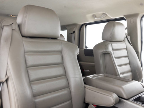 Used 2003 HUMMER H2 w/ Preferred Equipment Group image 26