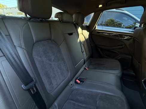 Used 2018 Porsche Macan image 10