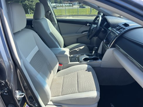 Used 2013 Toyota Camry LE image 32