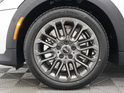Used 2025 MINI Cooper 2-Door Hardtop image 31