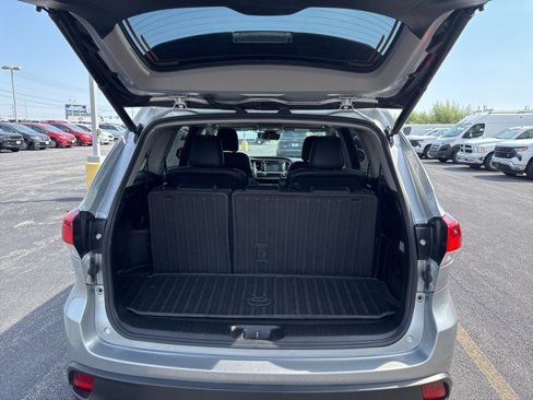 Used 2017 Toyota Highlander SE image 7
