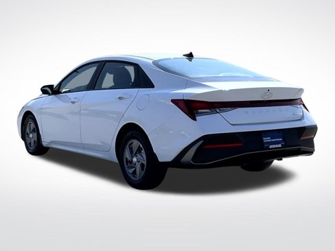 Certified 2025 Hyundai Elantra SE image 7
