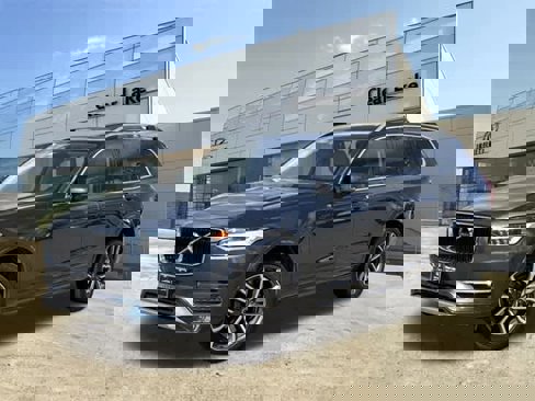 Used 2018 Volvo XC90 T5 Momentum w/ Convenience Package image 1