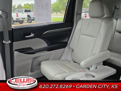Used 2017 Toyota Highlander Limited image 24