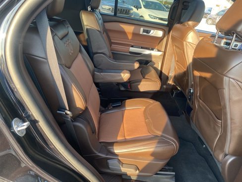Used 2021 Ford Explorer King Ranch w/ Premium Technology Package image 17