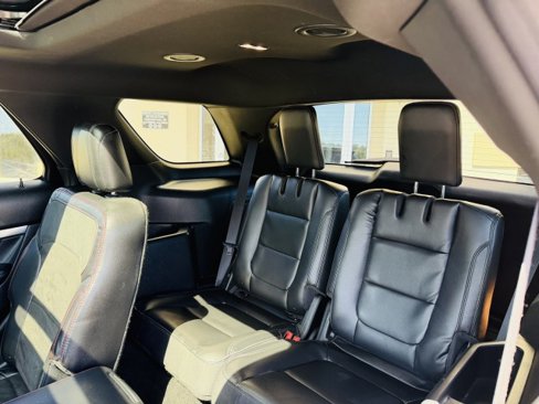 Used 2019 Ford Explorer XLT w/ Equipment Group 202A image 10