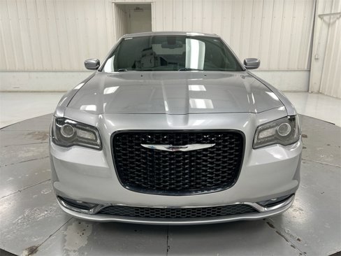 Used 2015 Chrysler 300 S image 28